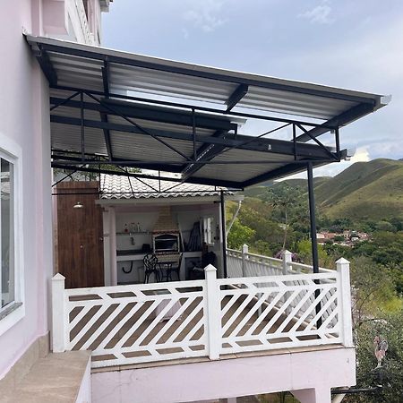 Casa com bela vista das montanhas em Conservatória Exterior foto