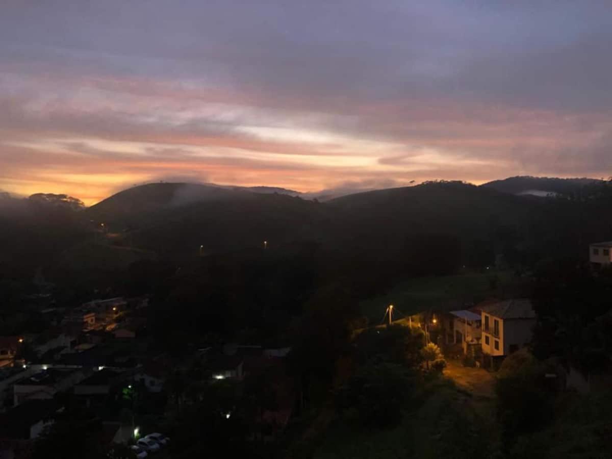 Casa com bela vista das montanhas em Conservatória Exterior foto
